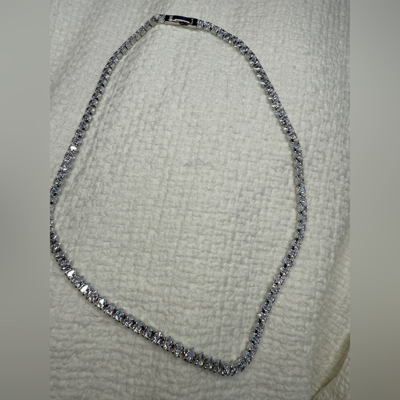 Elegant Swarovski elements Silver Tennis necklace - Picture 2 of 3